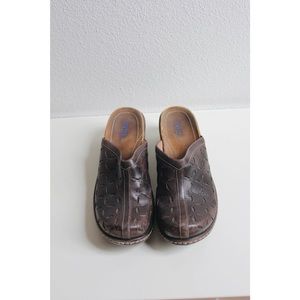 Clarks Clogs